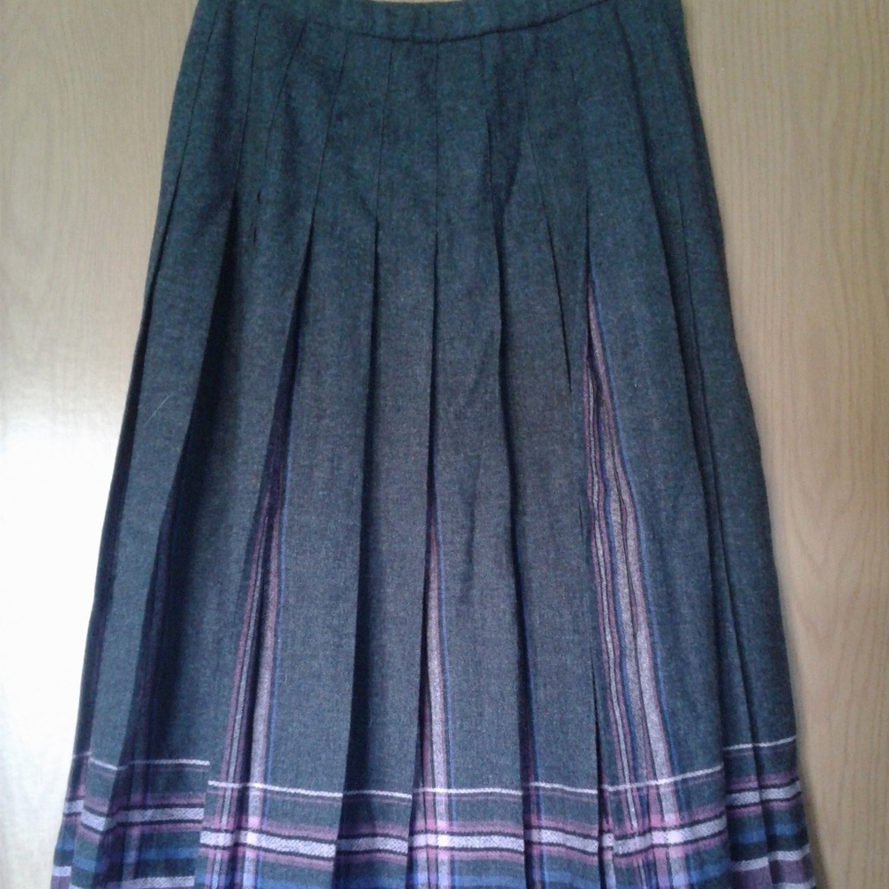 Pendleton pleated wool skirt, grey/pink plaid